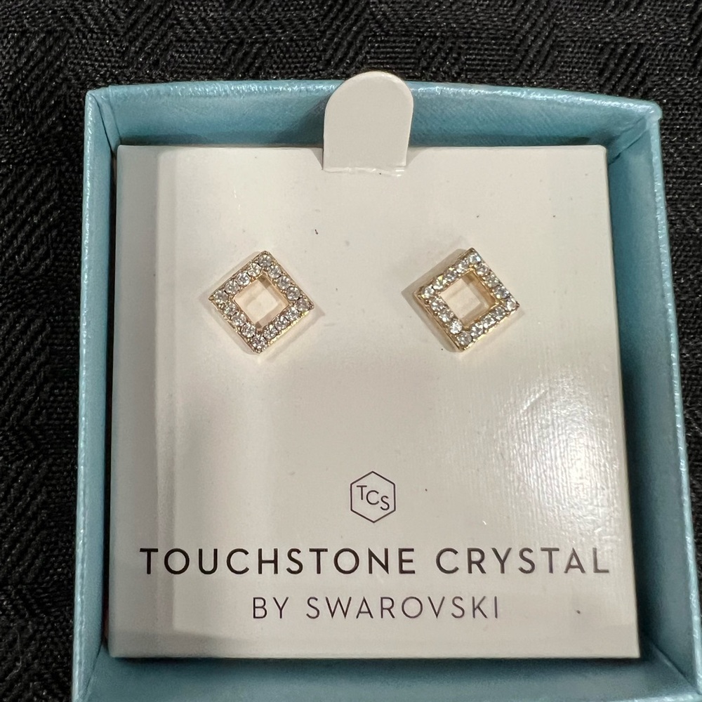 Squared earrings made exclusively with Swarovski crystals- gold plated